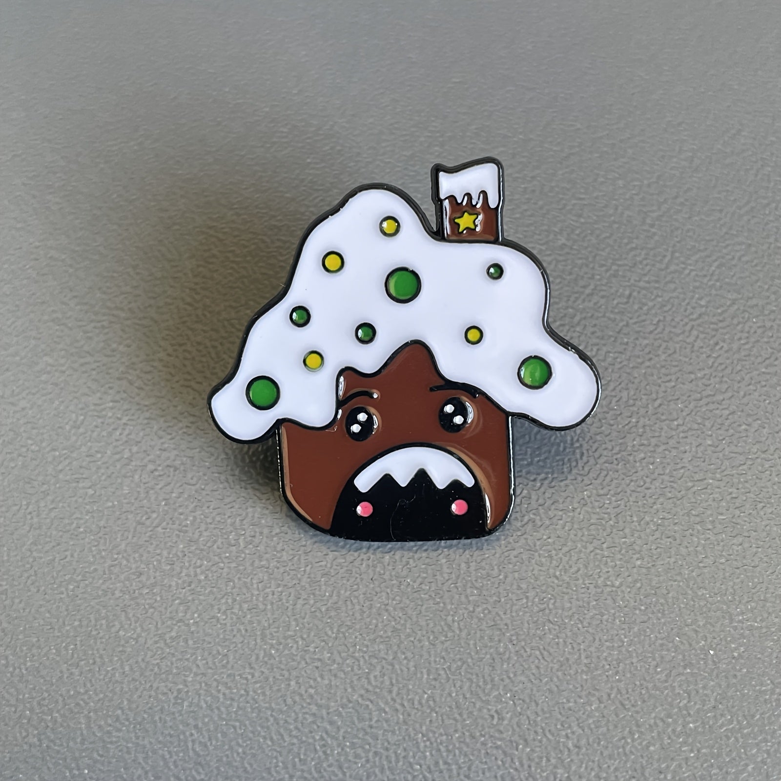 6 ta Yangi yil emal pinlari to'plami, noaniq shakldagi alloy broshlar, Santa, gingerbread va daraxt dizaynlari