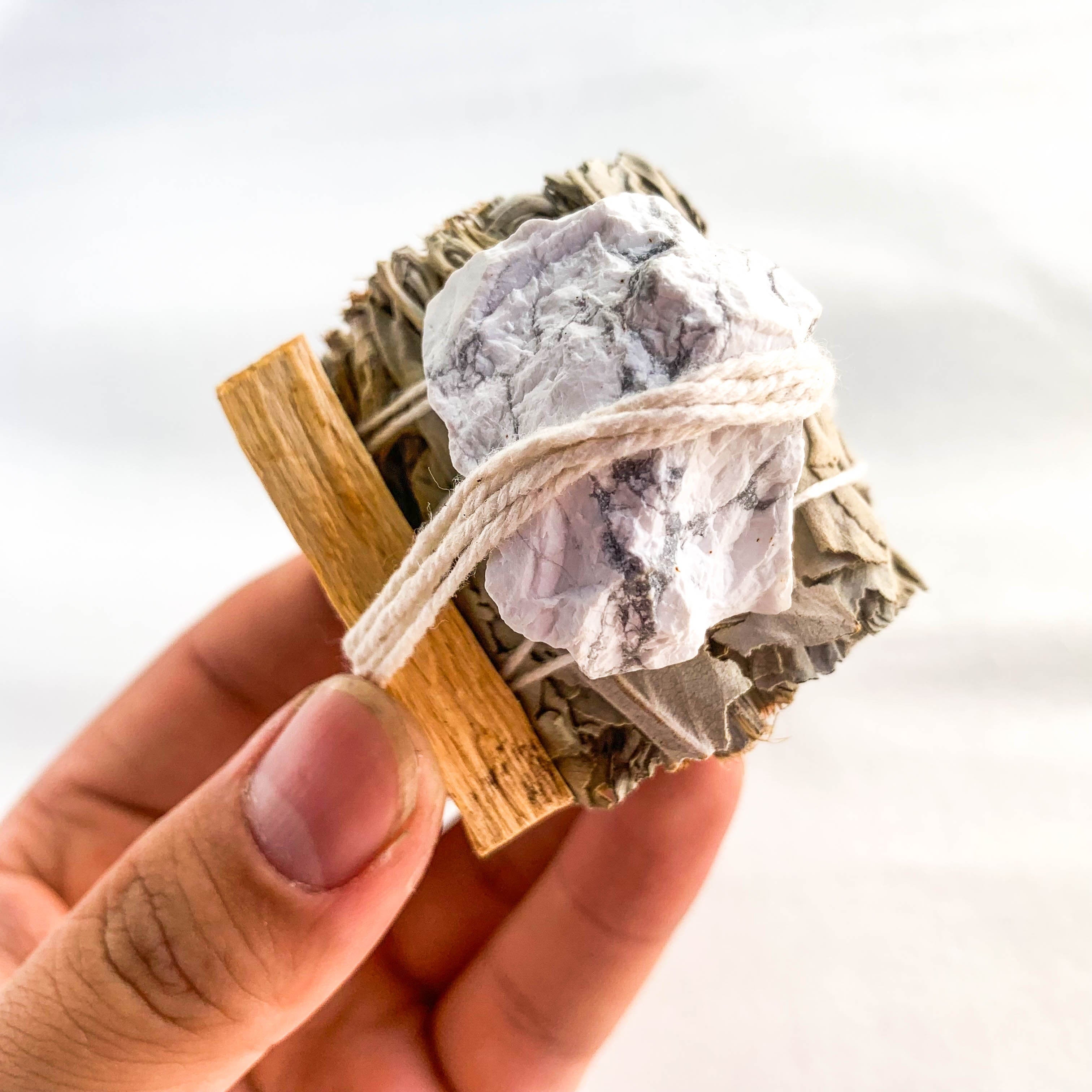 Conjunto de varita de limpieza energética de cristal de roca natural con varita de amatista, selenita y salvia blanca