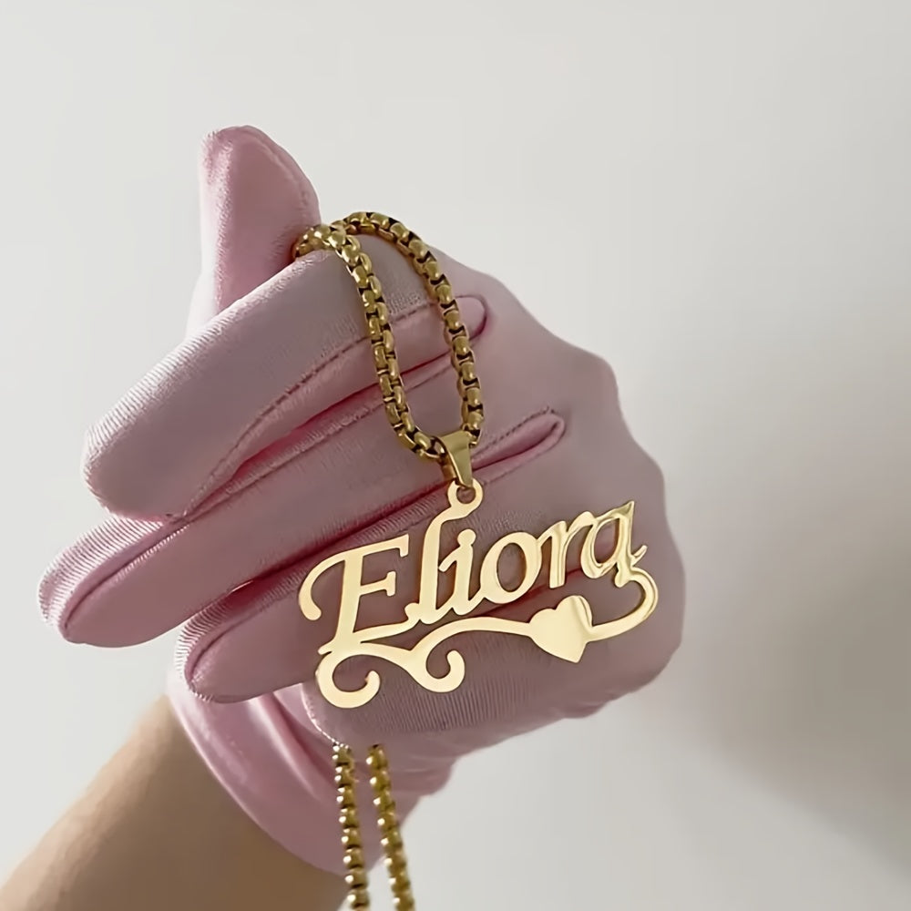 Yurak detali bilan noyob lazer kesilgan ism marjon, shaxsiylashtirilgan zanglamas po'latdan yasalgan pendant, zamonaviy to'lqin dizayni bilan. Rojdestvo va Otalar kunida sovg'a berish uchun ideal.