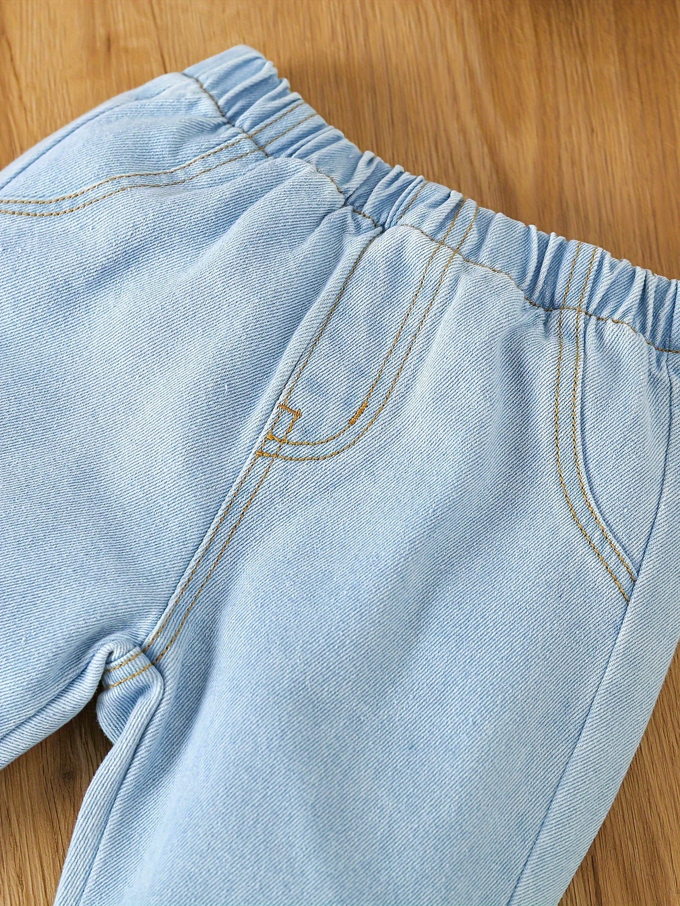 Qizlar uchun tasodifiy uslubdagi sviter, harf bosma va denim bell-bottom fringe shimlar to'plami bahor va kuz uchun