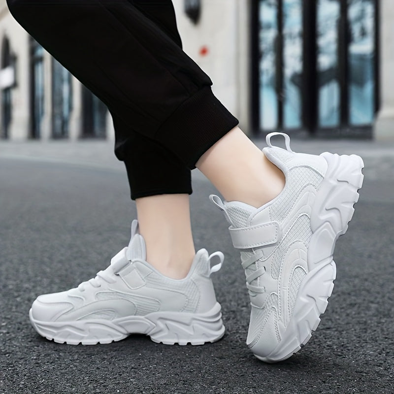 Qora pastki qismi past bo'lgan qizlar uchun krossovkalar, nafas oladigan to'r, EVA taglik, sozlanadigan tasma va mustahkam joylashish dizayni bilan. Qiziqarli va qulay yurish poyabzallari.