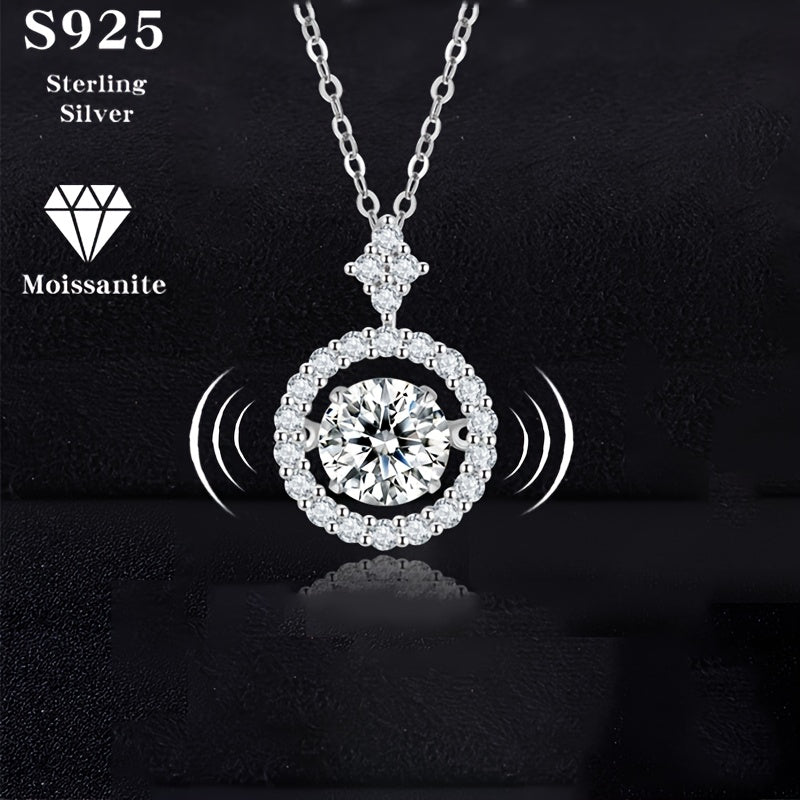 Trendy S925 sterling kumush yurak shaklidagi pendent 0.8 karat moissanit toshi bilan, ayollar uchun mukammal. Bu taqinchoq nafis clavicle zanjir dizayni bilan bo'lib, yengil va kiyish oson, faqat 3.2g og'irlikda. Ular uchun ideal, kimlar sevadi izlab