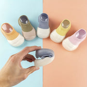 Bola uchun yoz va bahor uchun to'qilgan slip-on paypoq poyabzallari