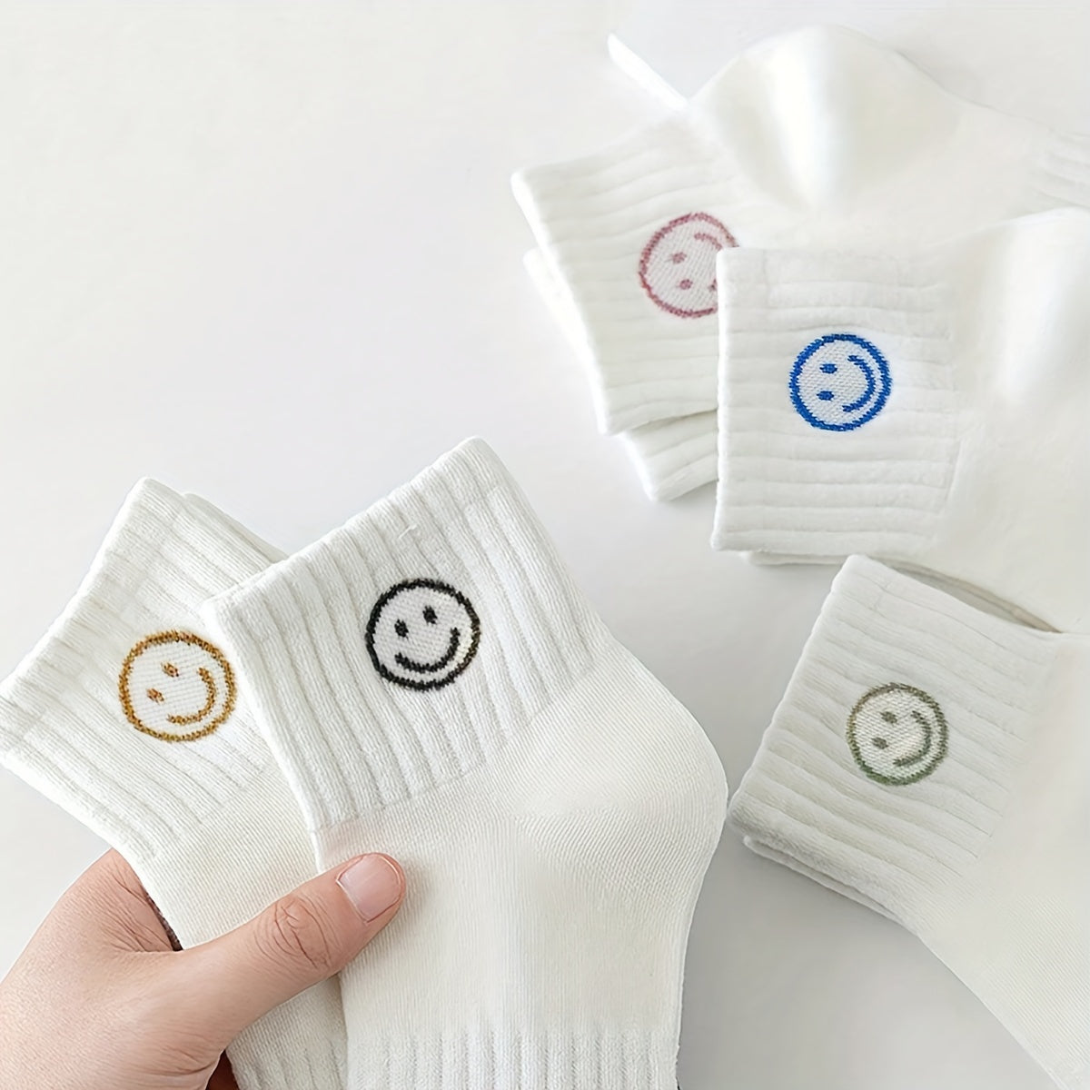 5 juft Ayollar uchun Qiziqarli Multfilm Yuzi Bilak Soxi rangli assortida. Yumshoq polyester va elastan aralashmasidan tayyorlangan, mashinada yuvish mumkin.