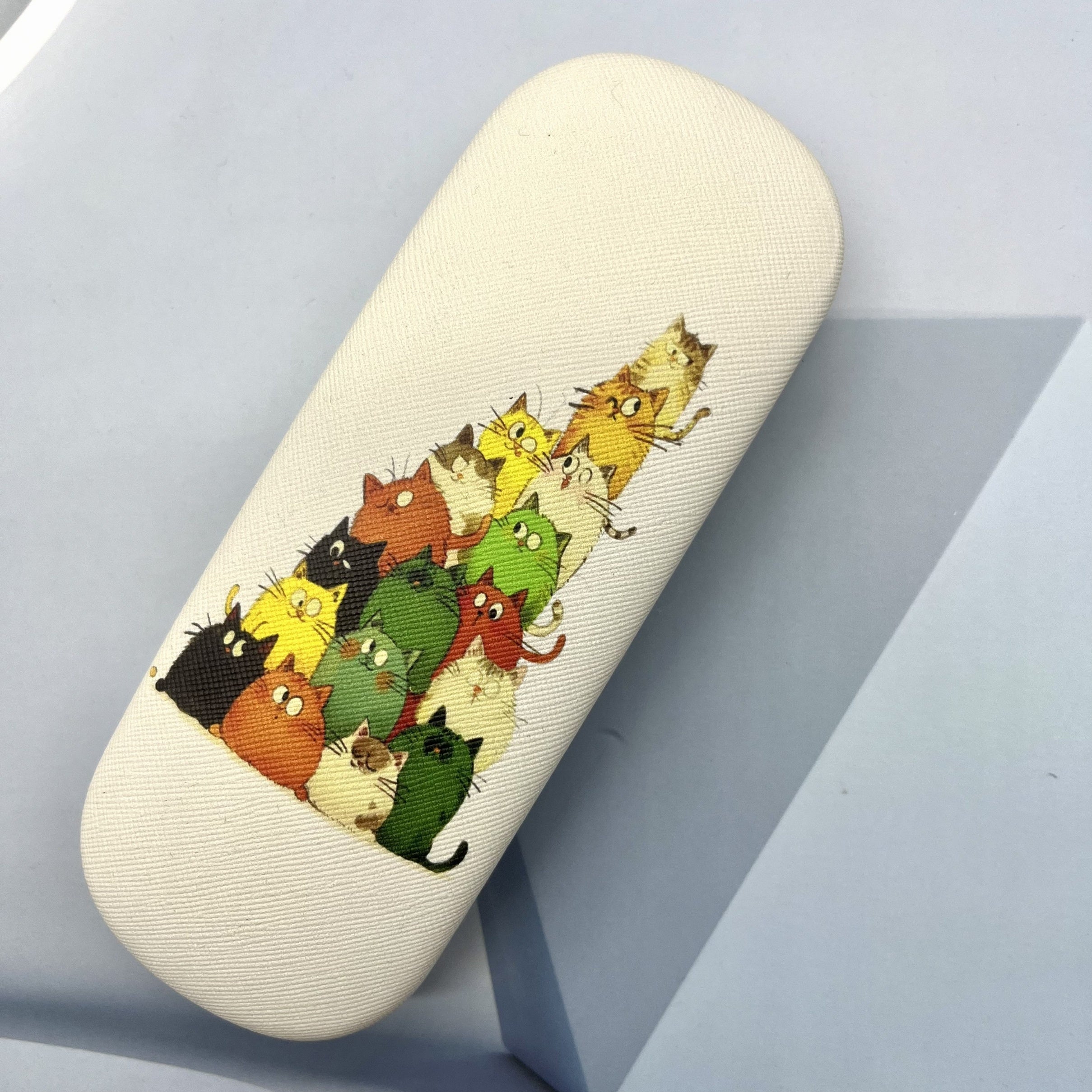 Защитный футляр для очков для любителей кошек - прочная железная оболочка, удобно переносимый, ударопрочный дизайн, идеальный подарок для близких.