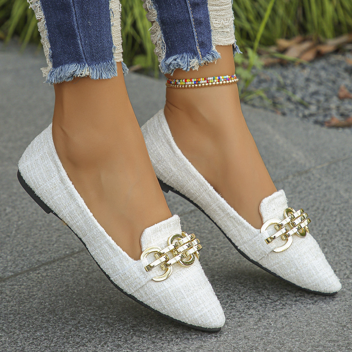Zapatos planos de punta con slip-on para mujer de tallas grandes con detalles de estrella y cadena