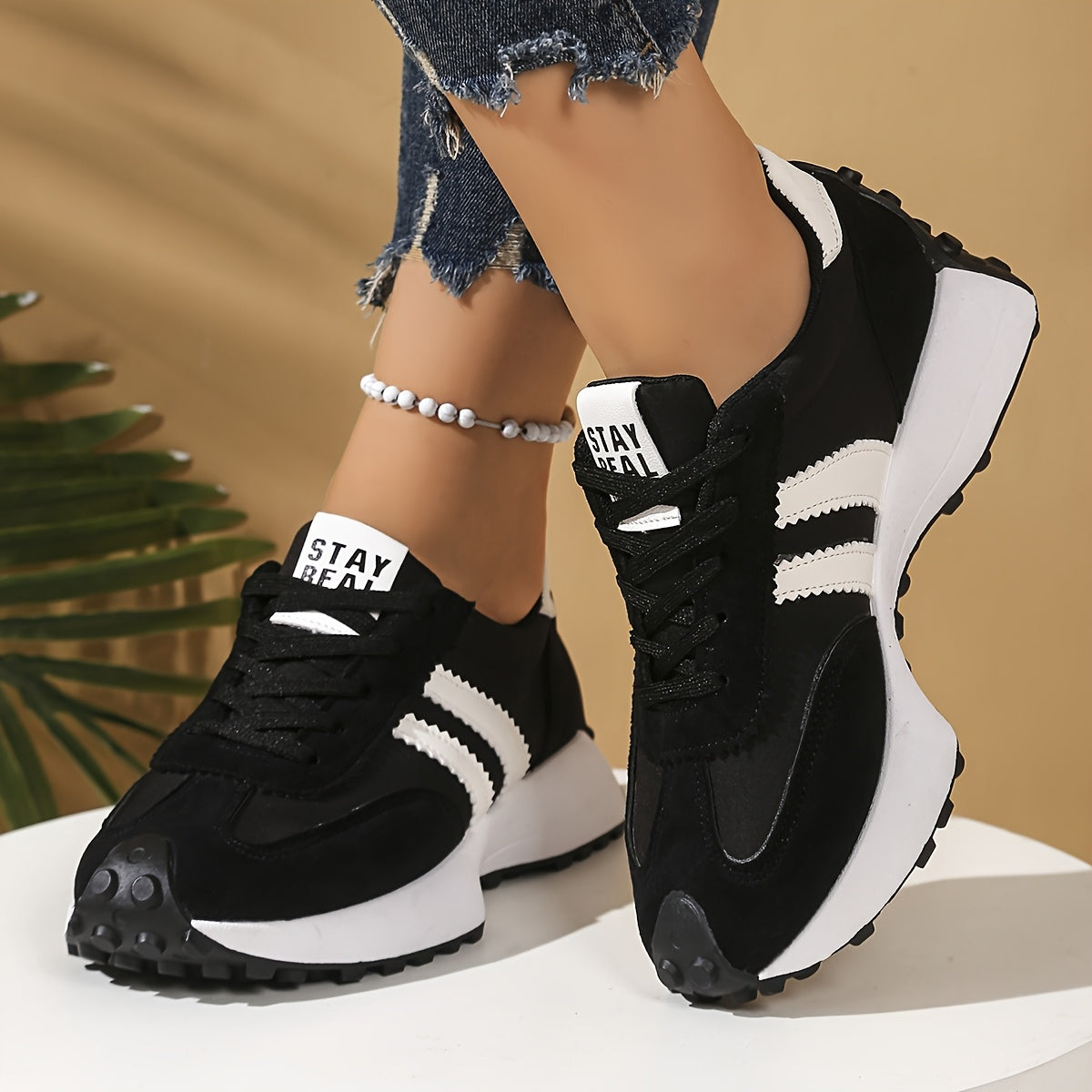 Zapatillas de mujer de color en bloque de bajo corte con tela transpirable y zapatos casuales