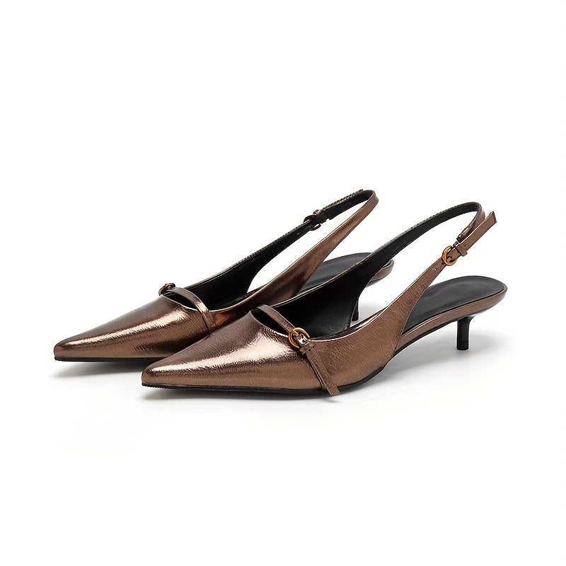 Qizil uchburchakli stiletto sandallar, bilakdan bog'langan va zamonaviy slingback dizayni bilan, kun bo'yi qulaylik va uslub uchun.