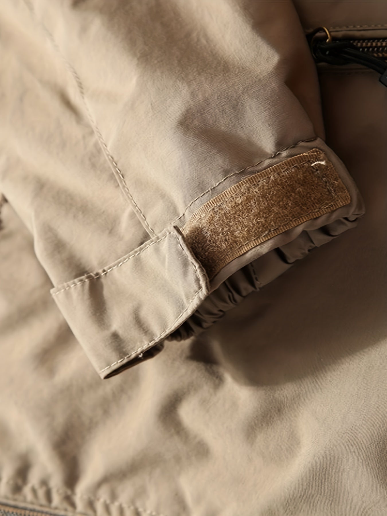 O'rnatuvchi yengil erkaklar uchun shamol to'suvchi, turli xil ko'ylaklar bilan