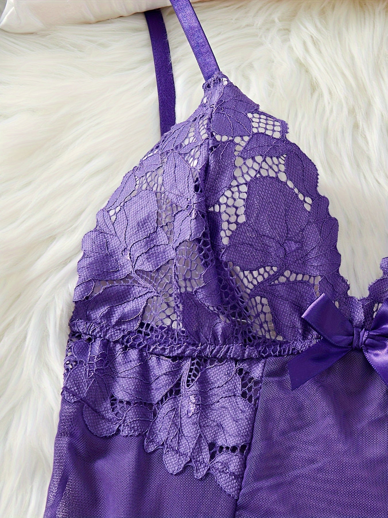 Ayollar uchun sexy dantel ichki kiyim to'plami, chuqur V shaklidagi ko'ylak va thong