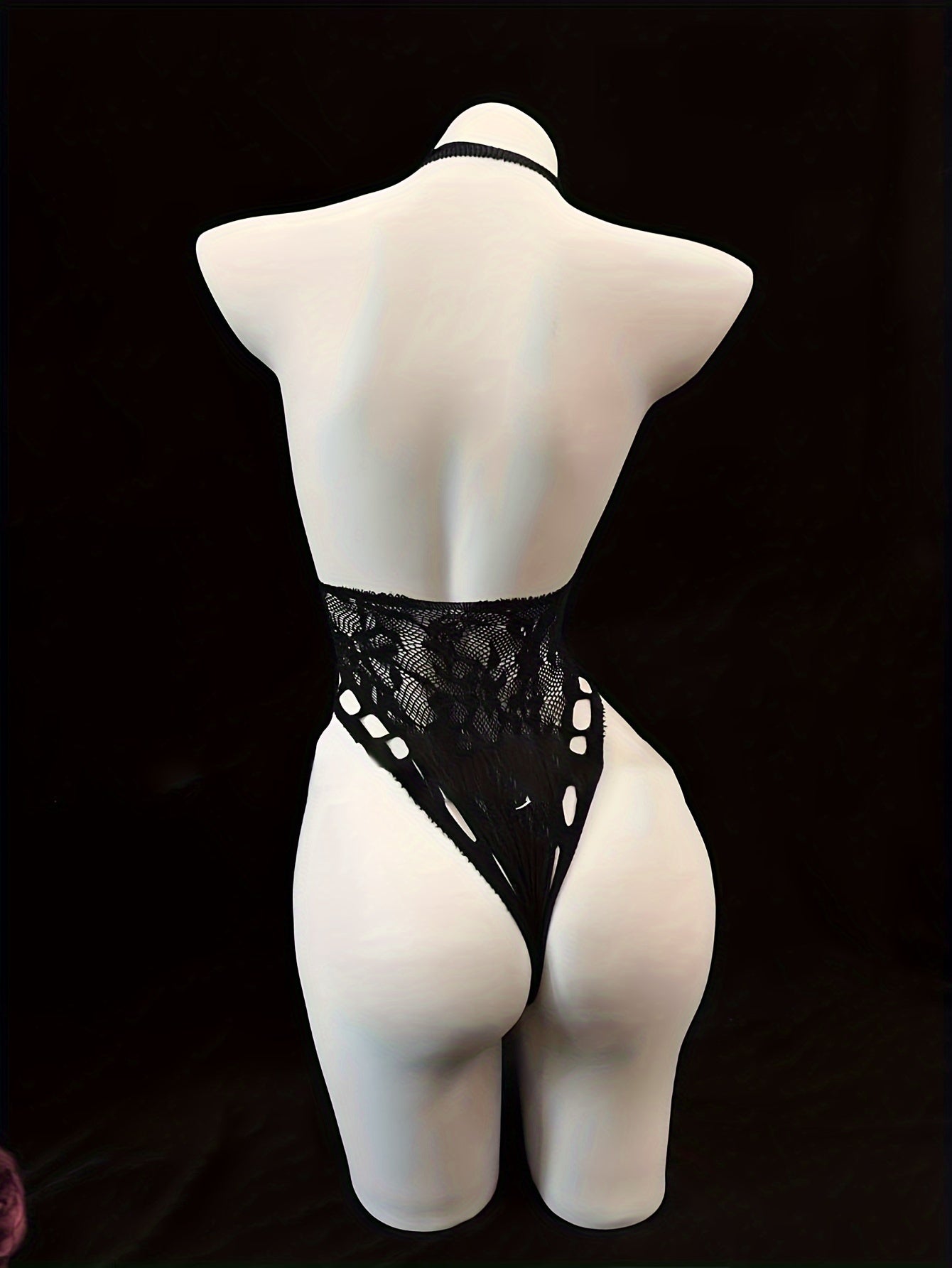 Ayollar uchun sexy bodysuit, polyamid va elastan to'qima matosidan tayyorlangan, yengsiz, bo'sh joylar bilan va bir xil rangda.