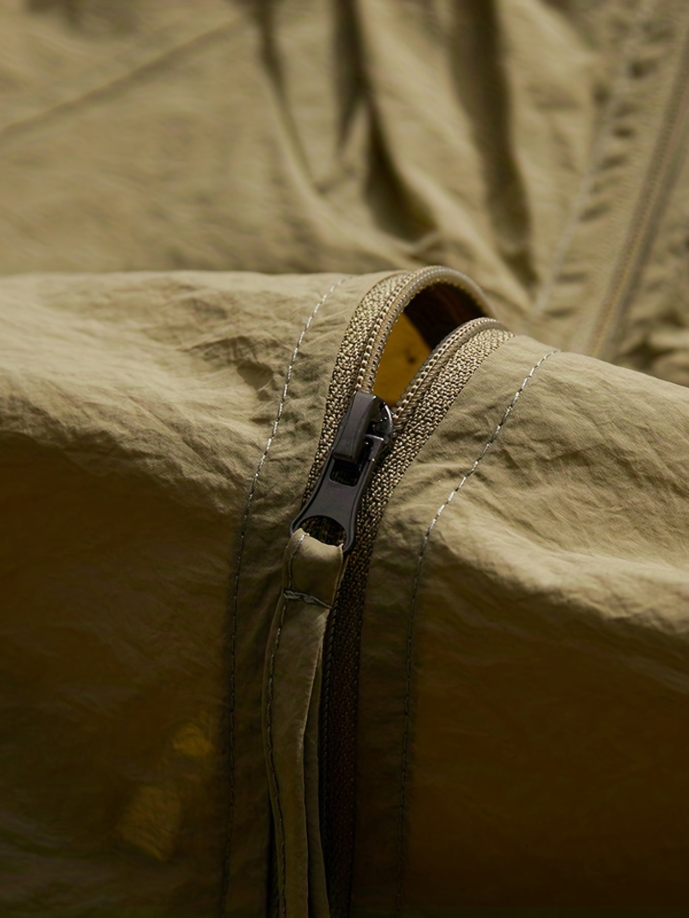 Men's Lightweight Breathable Hooded Outdoor Jacket for Sun Protection and Quick Drying