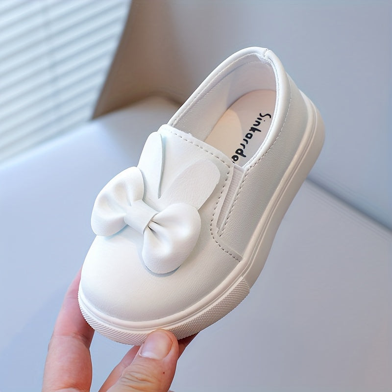 Qizlar uchun bowknot tafsiloti bilan oq loferlar, yumshoq taglik, kiyish uchun qulay uslub. Maktab, norasmiy, kollej va dam olish kiyimlari uchun mos, barcha fasllar uchun mukammal.