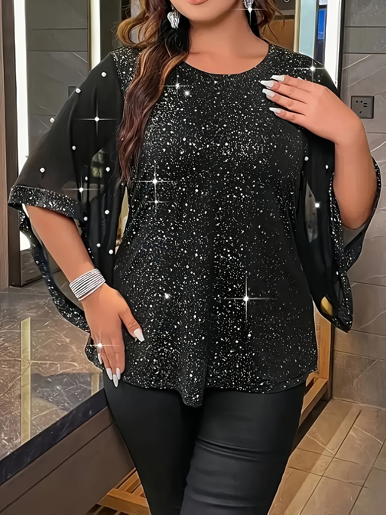 Топ с крупной бисерной сеткой и неровными рукавами для весны и лета