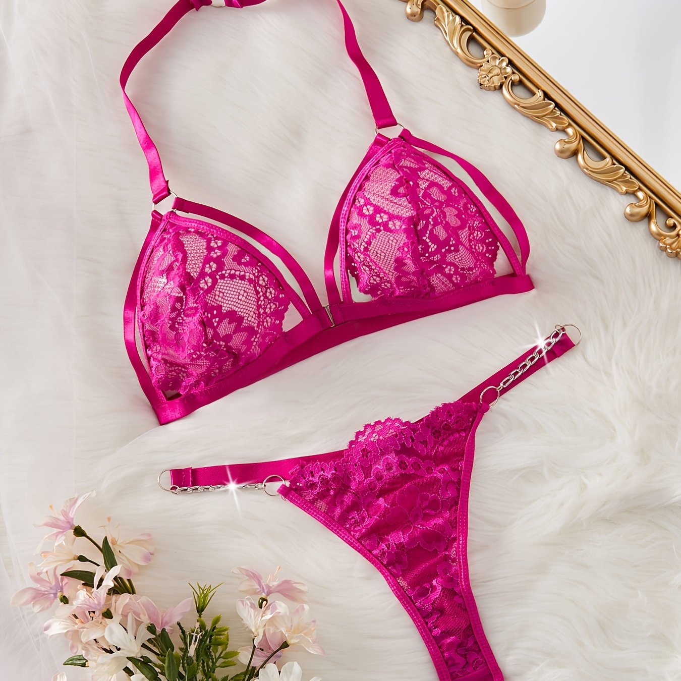 Jozibali ichki kiyim to'plami, dantel, metall zanjir tafsilotlari, brassier, ichki kiyim, romantik sovg'a yoki boudoir kiyimlari uchun mukammal.