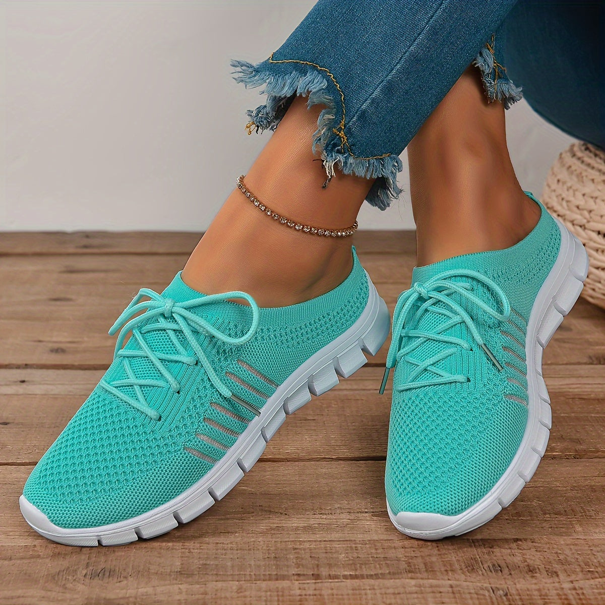 Women's Lightweight Breathable Low-Top Sneakers Casual All-Season Shoes