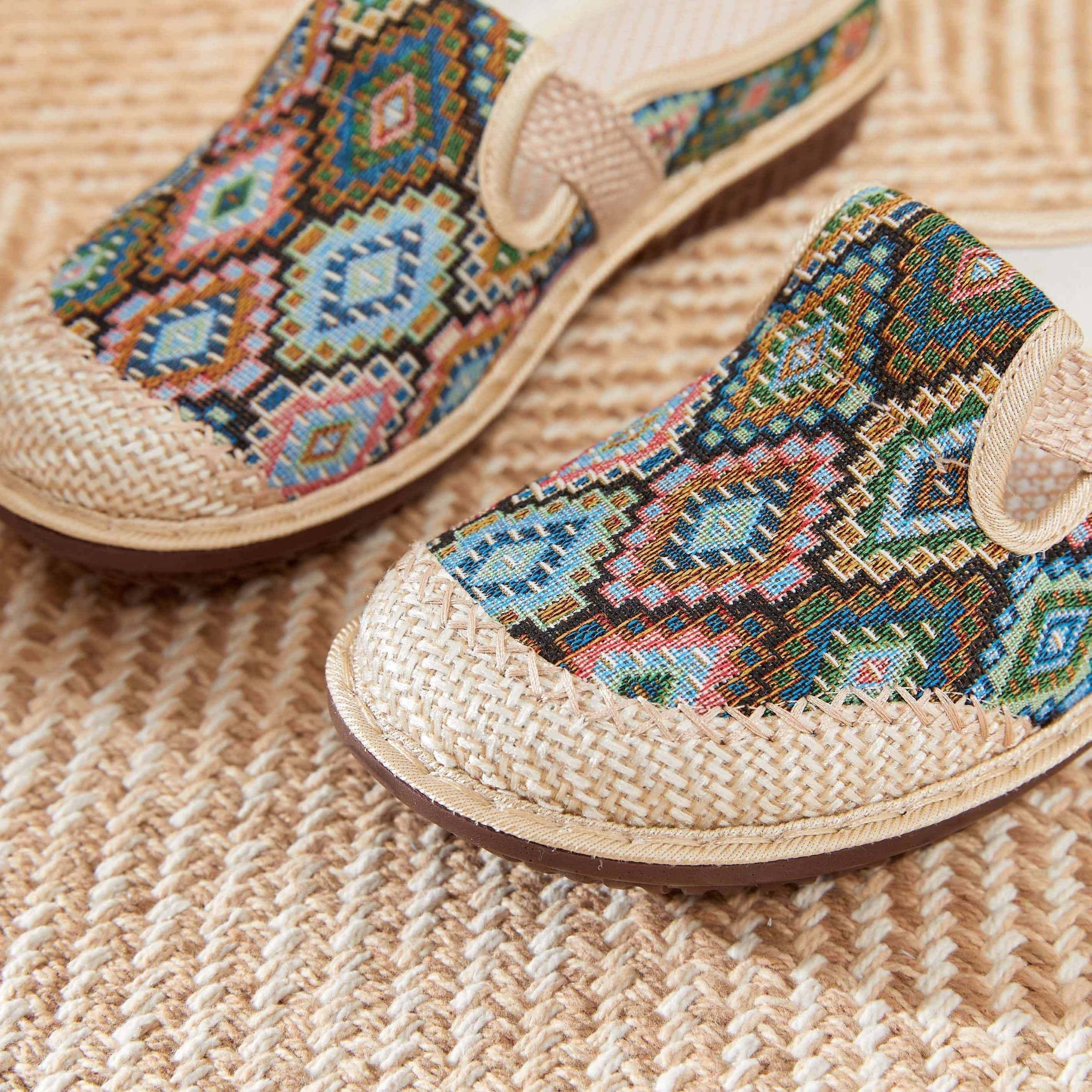 Women's Geometric Print Mules with Colorful Embroidery and Non-Slip Sole