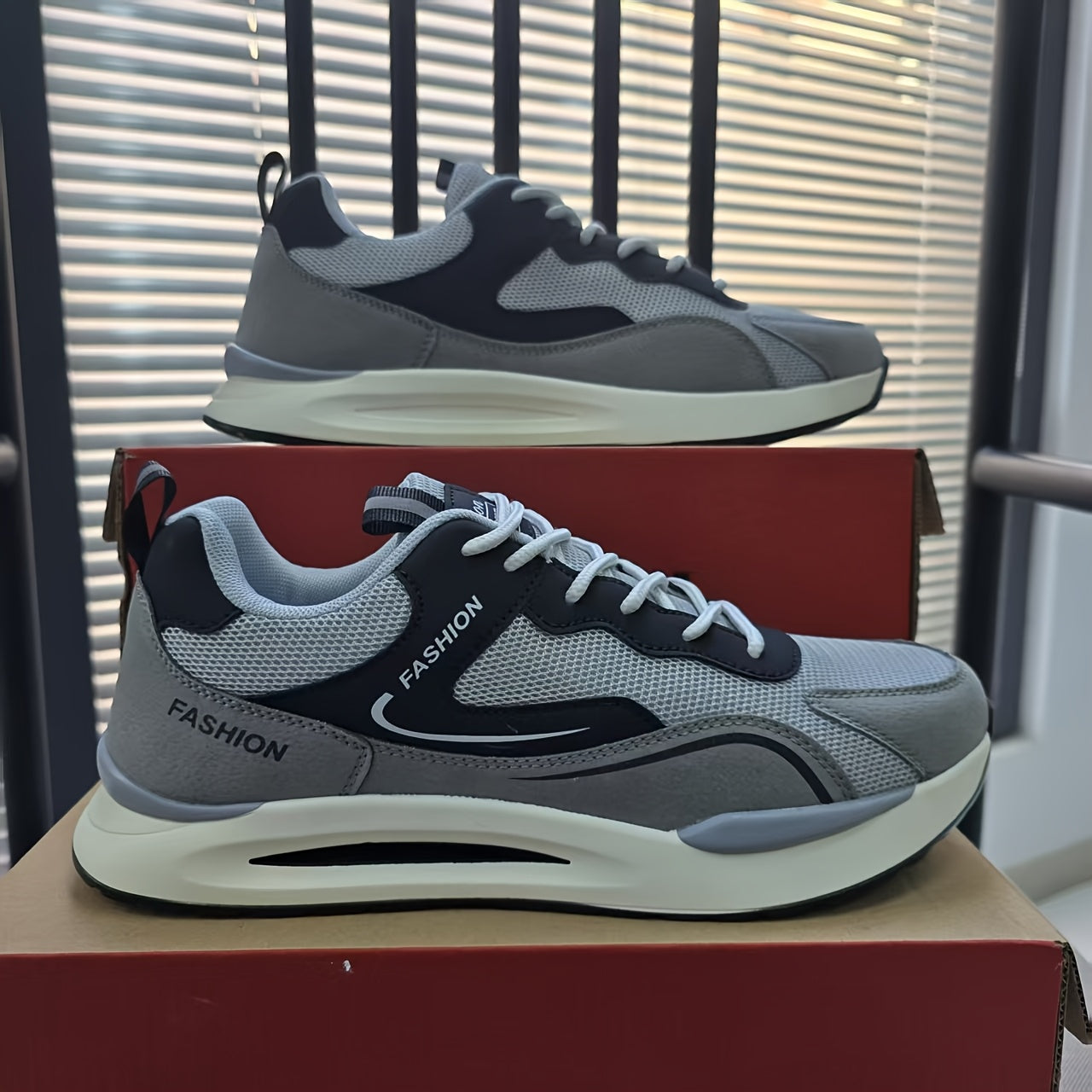 Men's Breathable Fabric Running Shoes Low Top Solid Color for Outdoor Workouts