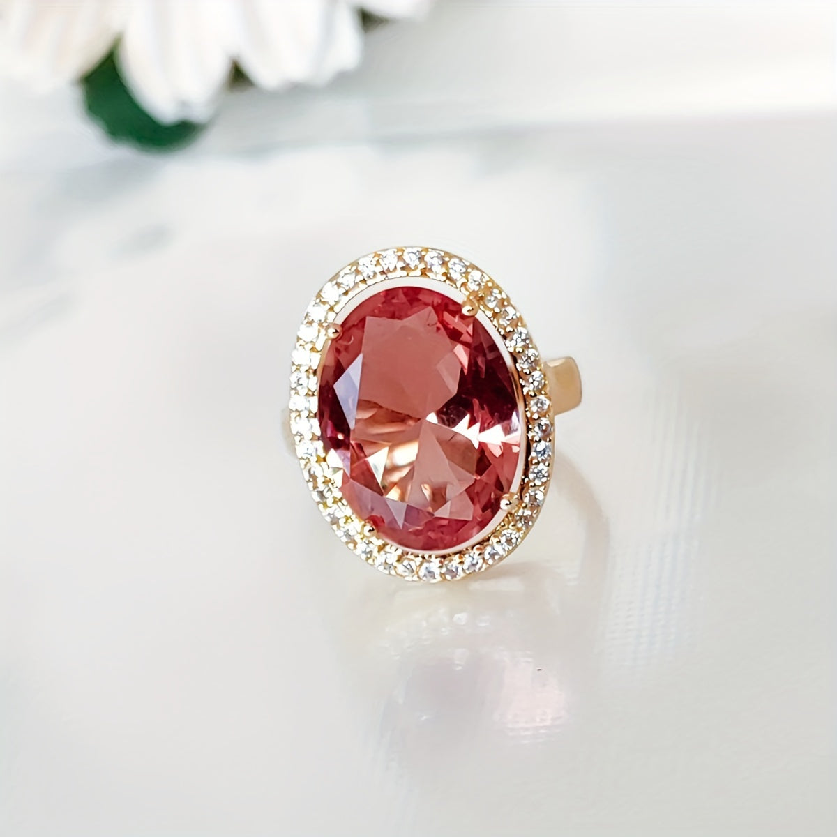 MEETMAY sintetik rang o'zgartiruvchi sultanite diaspore oval quyosh gulini taqdim etamiz. Ushbu nafis mis rangidagi to'rt qismli to'plamga uzuk, sirg'a, bilaguzuk va marjon kiradi. Ranglar turli yoritish sharoitlariga moslashish uchun sozlanishi mumkin.