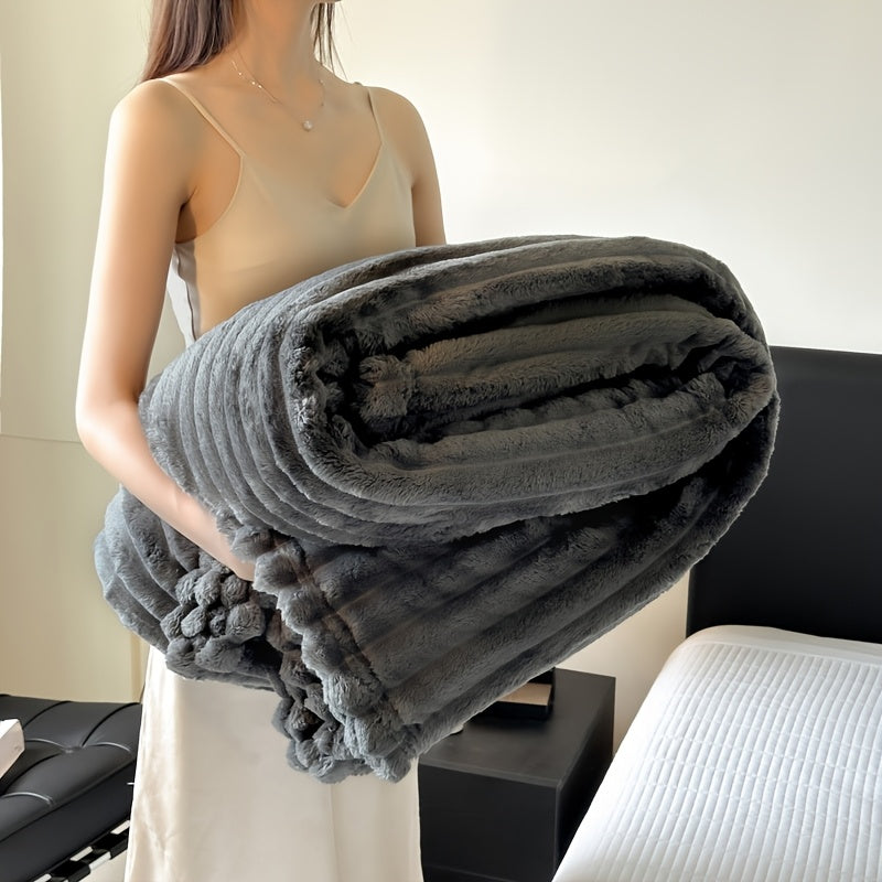 Reversible Polyester Knit Blanket with Stripes for All Seasons Machine Washable Cozy and Anti-Freeze 250-300gsm