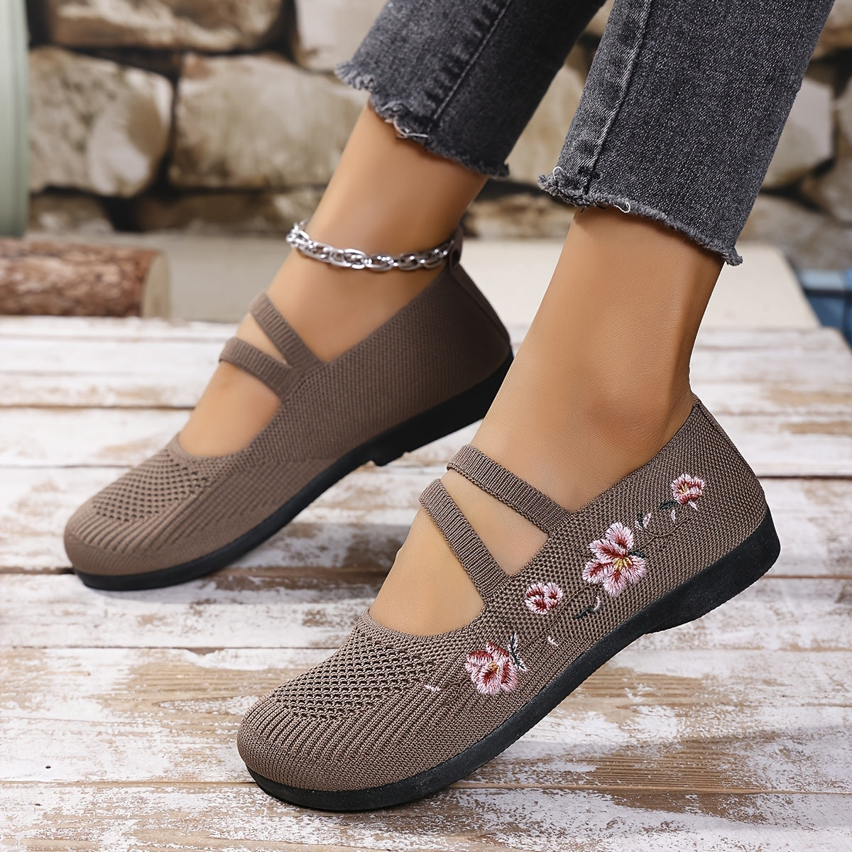 Ayollar uchun yozgi tikkama nafas oladigan kundalik tekis poyabzal