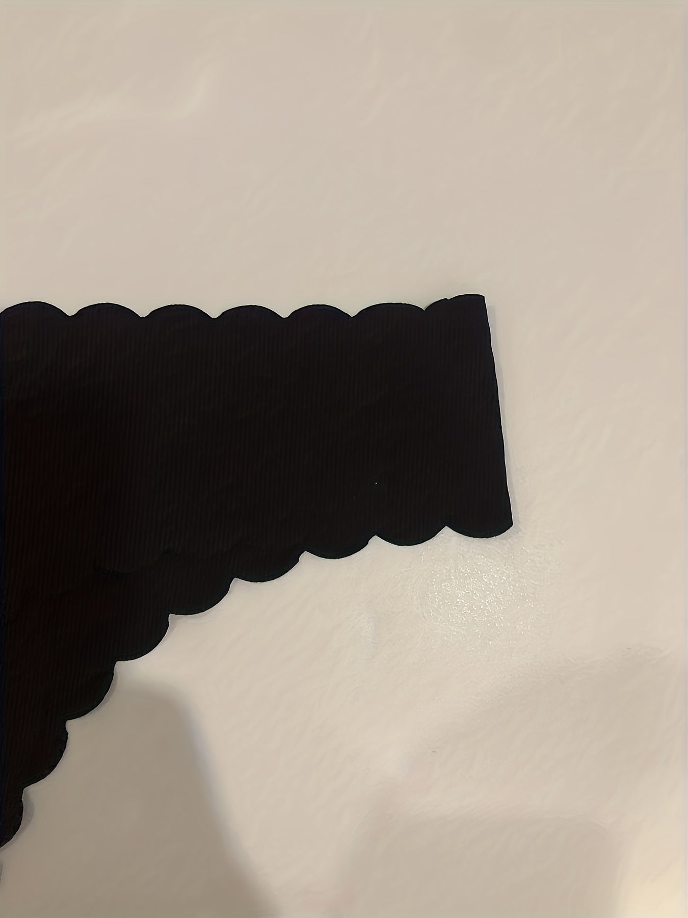 Women’s Seamless Stretchy Thongs with Scallop Trim 4-Pack