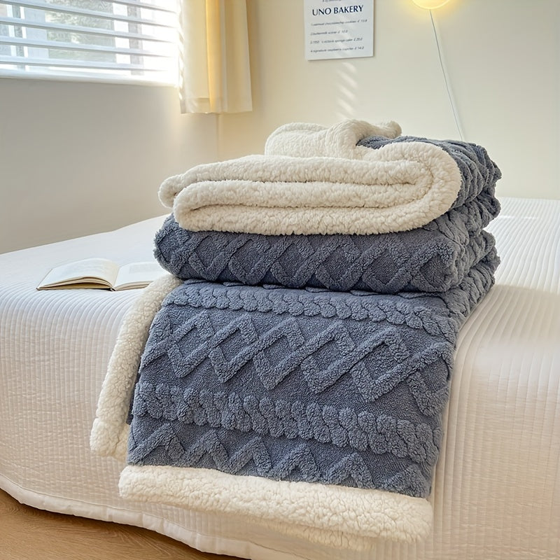 Reversible Polyester Fleece Sherpa Bed Blanket with Geometric Pattern for All Seasons
