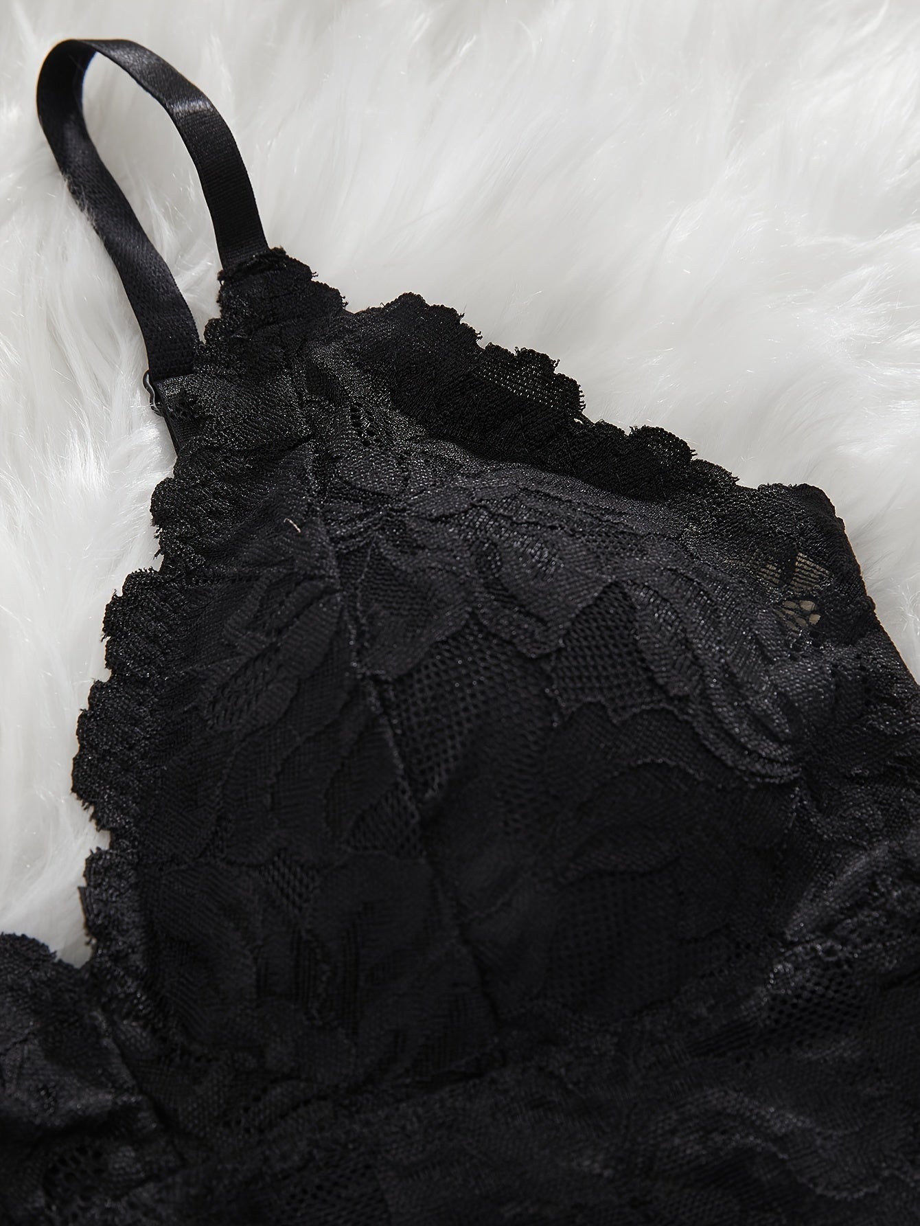 Women's Black Lace Lingerie Set Wireless Bra with Removable Pads and Matching Briefs