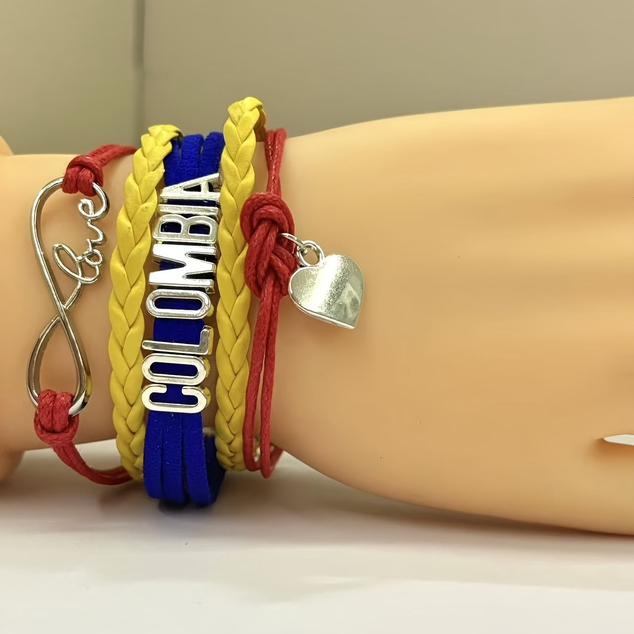 Pulsera elegante de aleación Colombia Love Weaving con diseño de logo Love