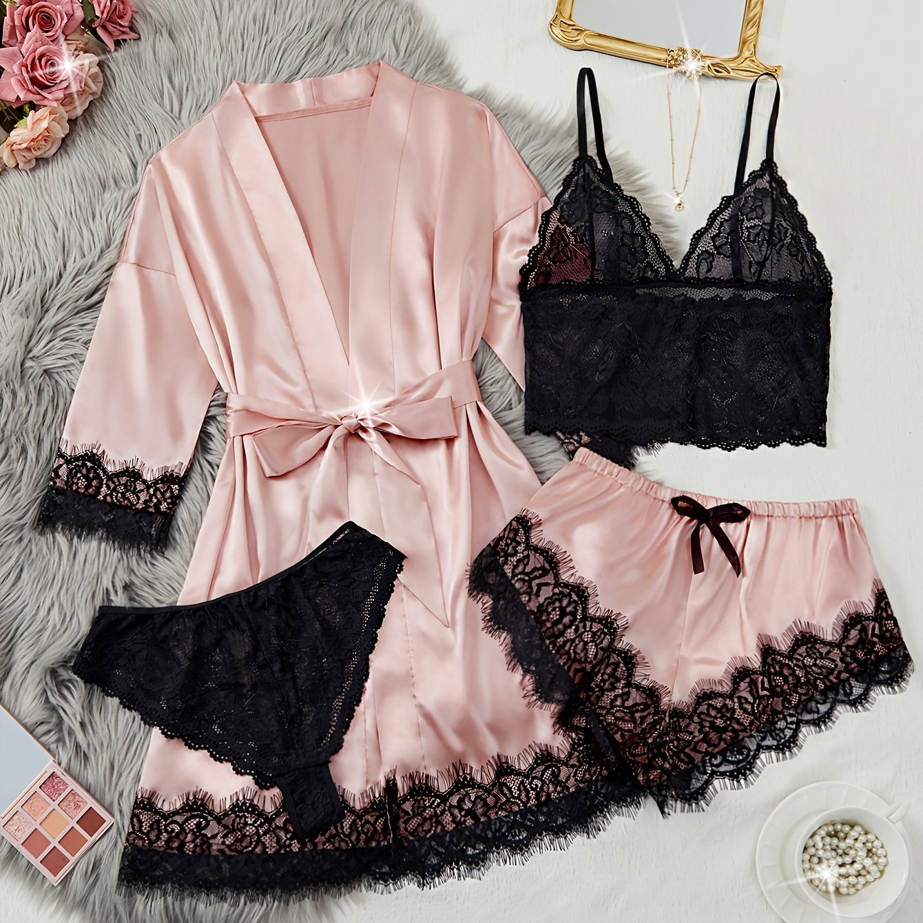 Ayollar uchun 5 dona saten pijama to'plami, belbog'li bir rangli tunika, gullar bilan bezatilgan ko'ylak, thong va o'rtacha qo'llab-quvvatlashni o'z ichiga oladi. 95% polyester va 5% elastandan tayyorlangan. O'rta balandlikdagi dizayn xususiyatiga ega.