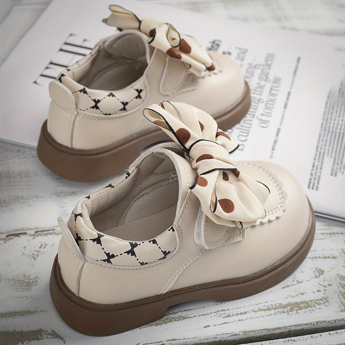 Qizlar uchun zamonaviy kamonloq loferlar, yengil va sirpanmaydigan, barcha mavsumlar uchun.