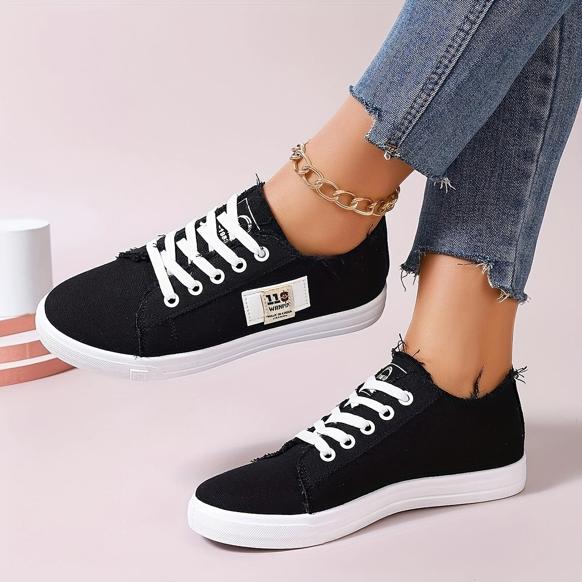 Women's Canvas Sneakers Breathable Flat Shoes with Round Toe and Lace-Up