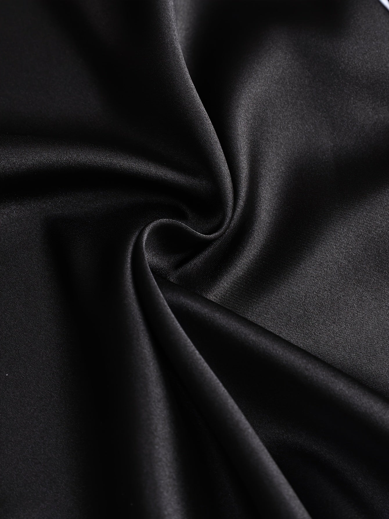 3 ta erkaklar uchun yengli, shortli va engil uzun shimli uyqu kiyimlari. Oddiy va norasmiy yozgi kiyim uchun ideal, bir rangda va kardigan yaka bilan.