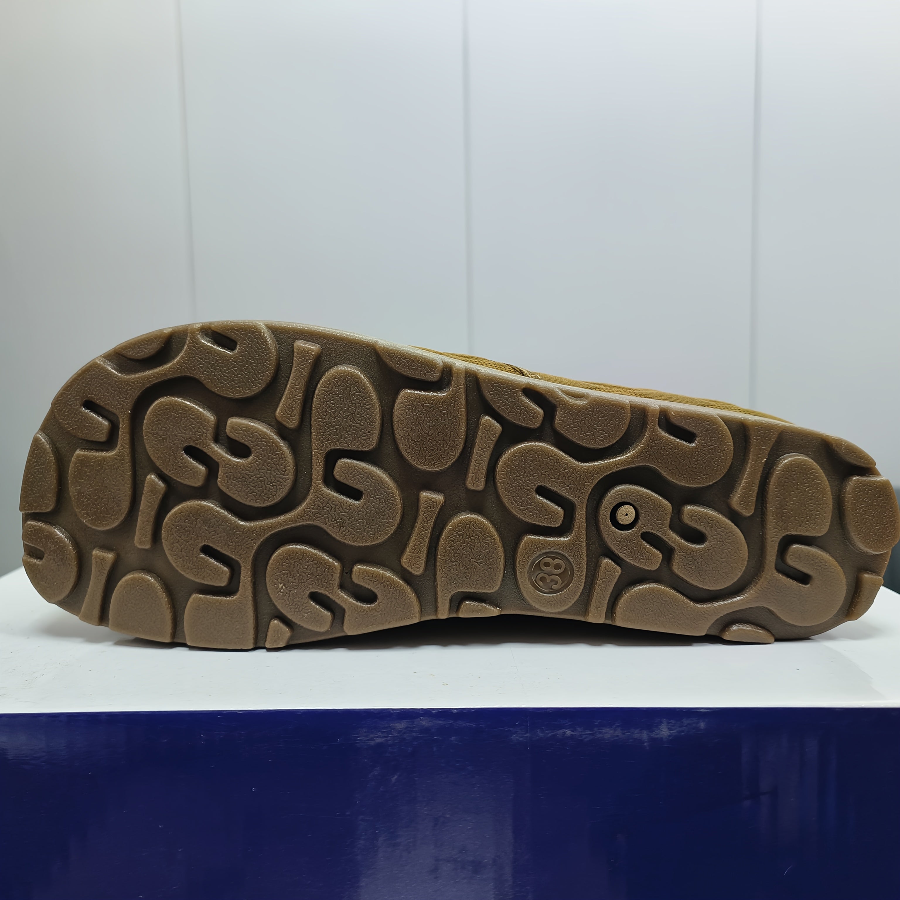 Zapatos casuales beige de mujer con suela transpirable y diseño de cuadros en slip-on de tejido suelto