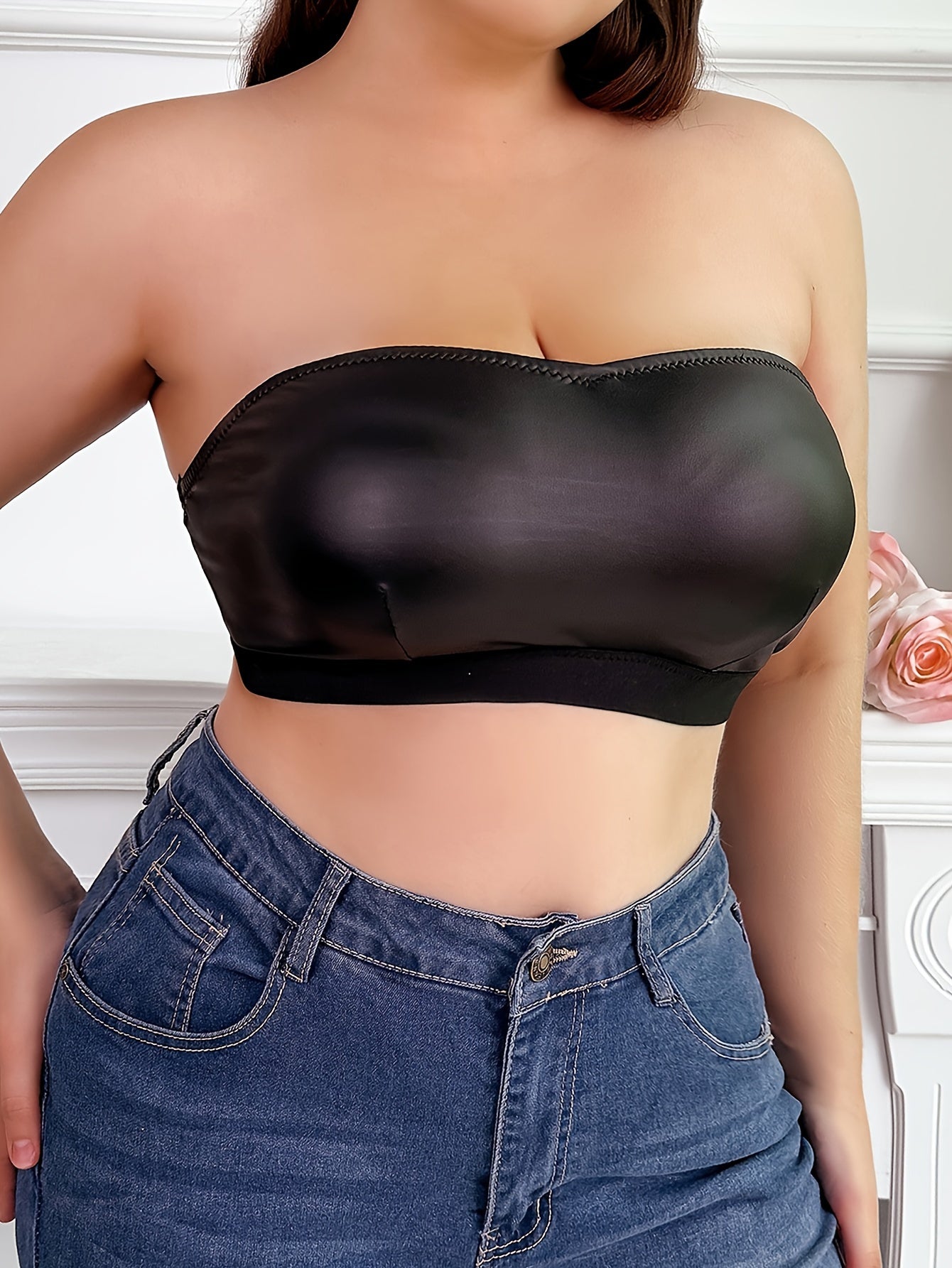 Ayollar uchun kattaroq o'lchamli porloq binafsha rangsiz strapless, tikisiz bra