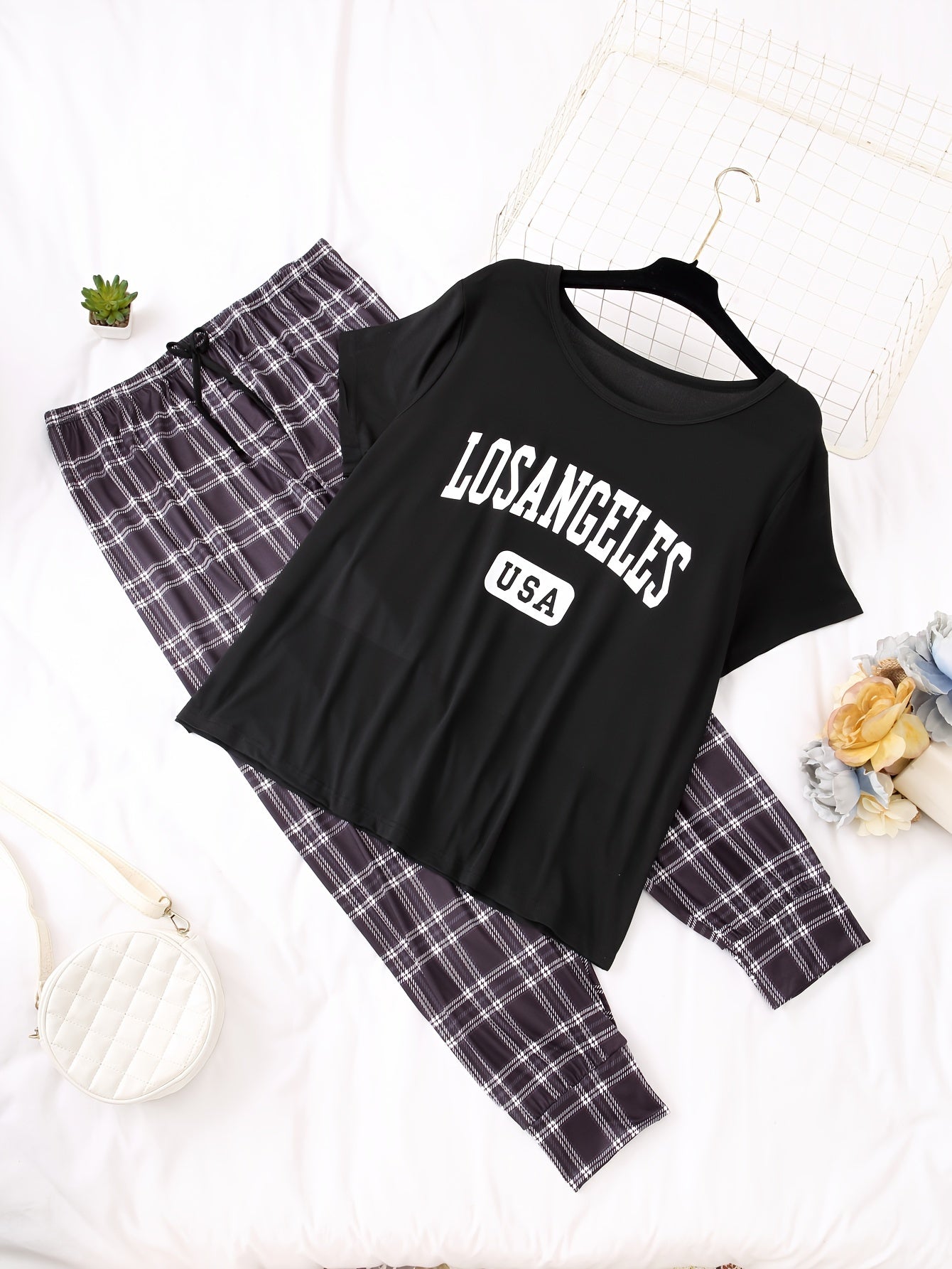Conjunto de pijama casual de otoño para mujer con patrón de alfabeto y diseño en bloques de color, poliéster tricot con elastano, camiseta de manga corta y pantalones largos