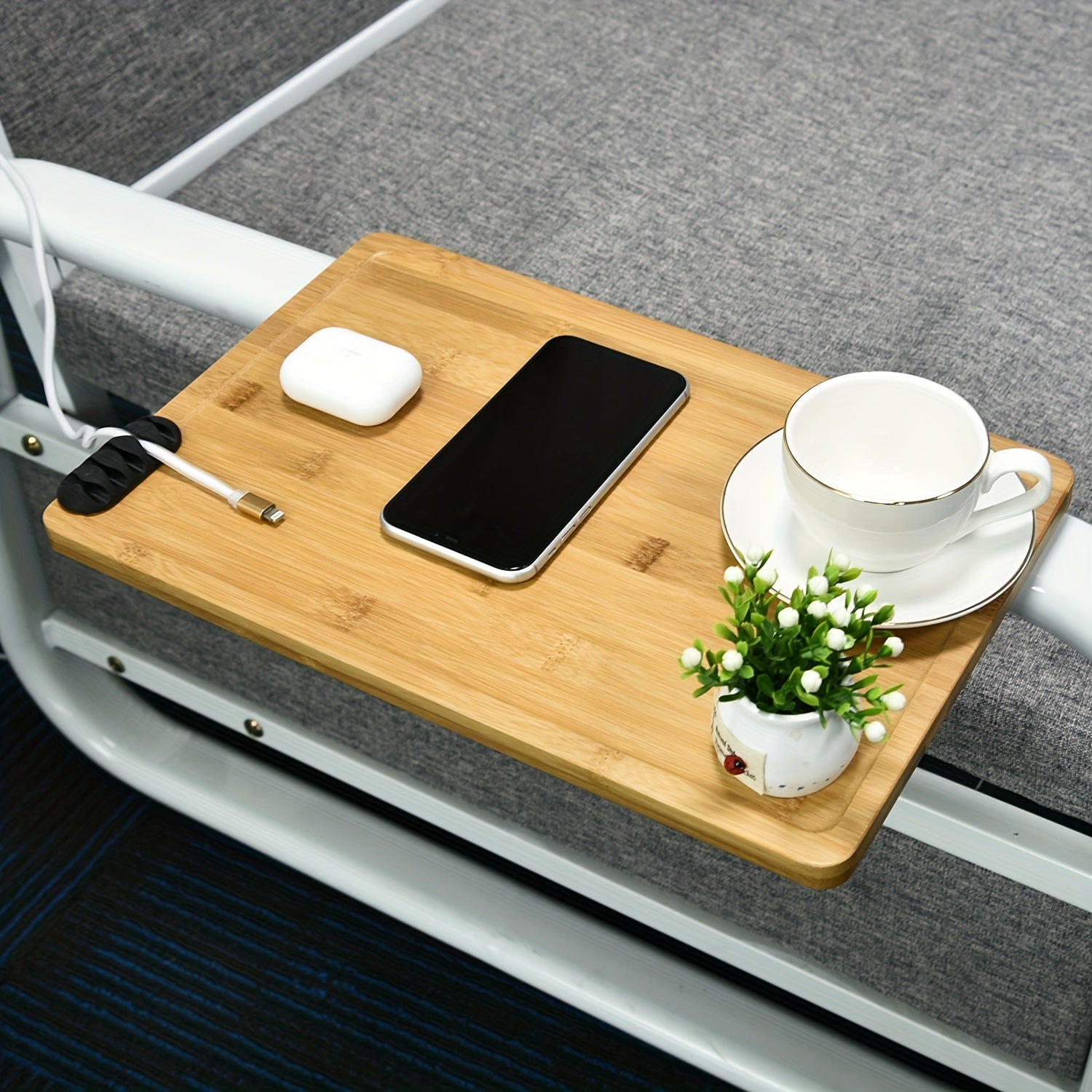 Estante de sujeción en la mesita de noche de bambú moderno para dormitorios y balcones