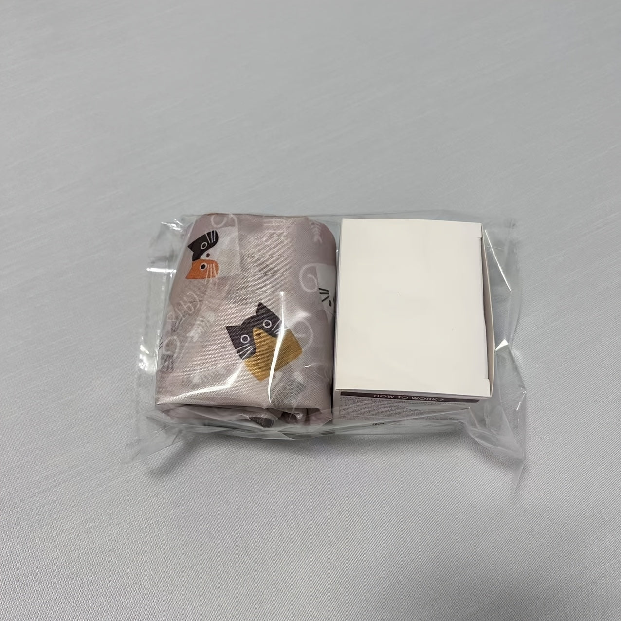 Juguete para gatos de silicona, bolas rodantes recargables por USB, diseño de dibujos animados para ejercicio y diversión