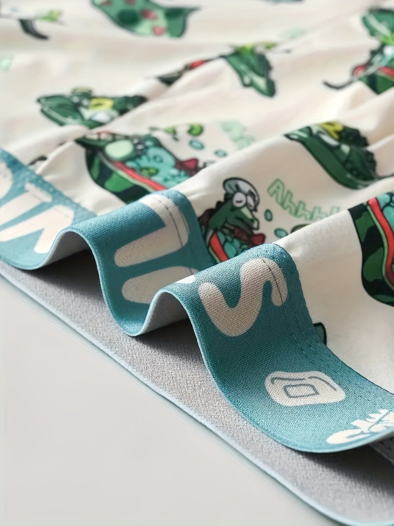 Erkaklar modasidagi boxer briefs to'plami 1/3 dona, polyester va spandeks aralashmasidan tayyorlangan. O'rtacha cho'zilish, tikilgan belbog' va nafas oladigan qulaylik xususiyatlariga ega. Kundalik va tasodifiy foydalanish uchun mos.