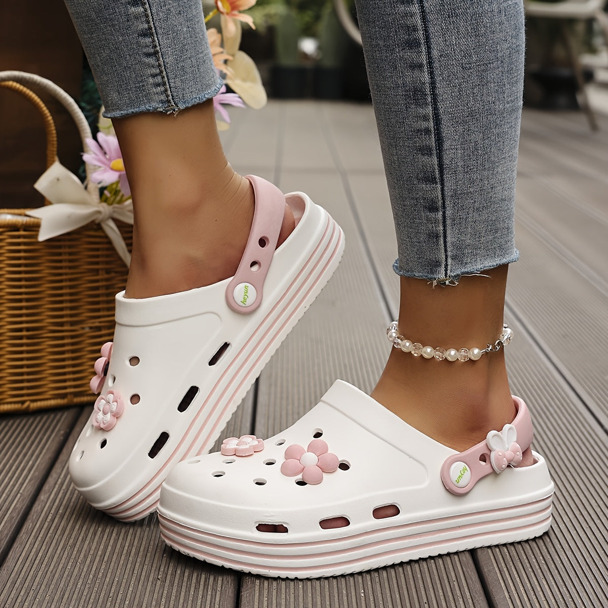 Women's Breathable Thick-Soled Clogs Slip-On Garden Beach Indoor Shoes