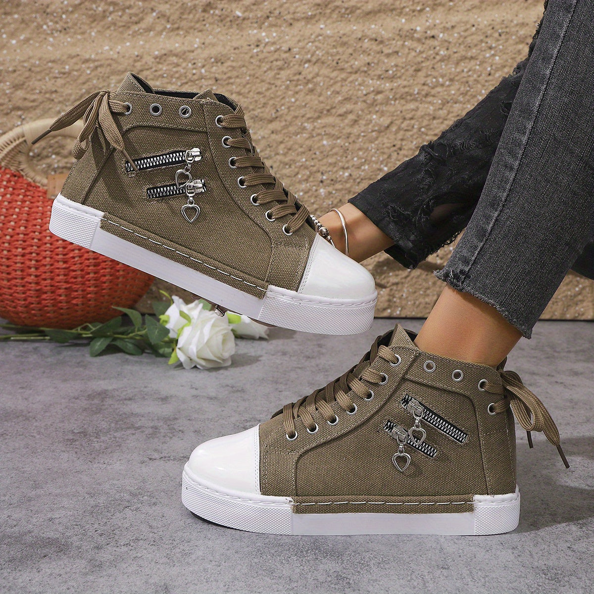 Ayollar uchun kanvas yuqori cho‘ntak sport oyoq kiyimlari, tashqi laces bilan, turli o‘lchamlarda mavjud