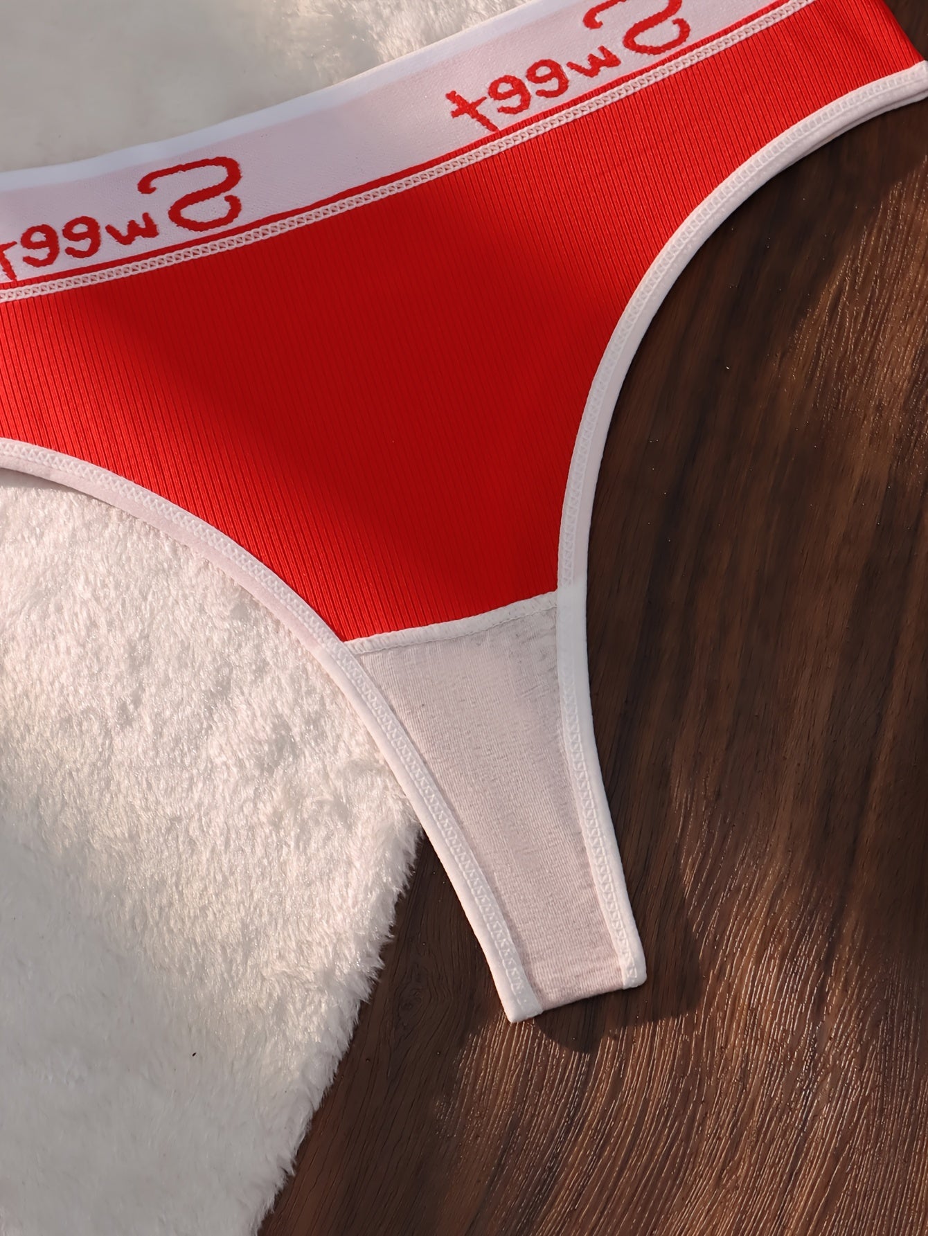 Women's Sports Bra with Cross-Back Triangle Cups for Activewear