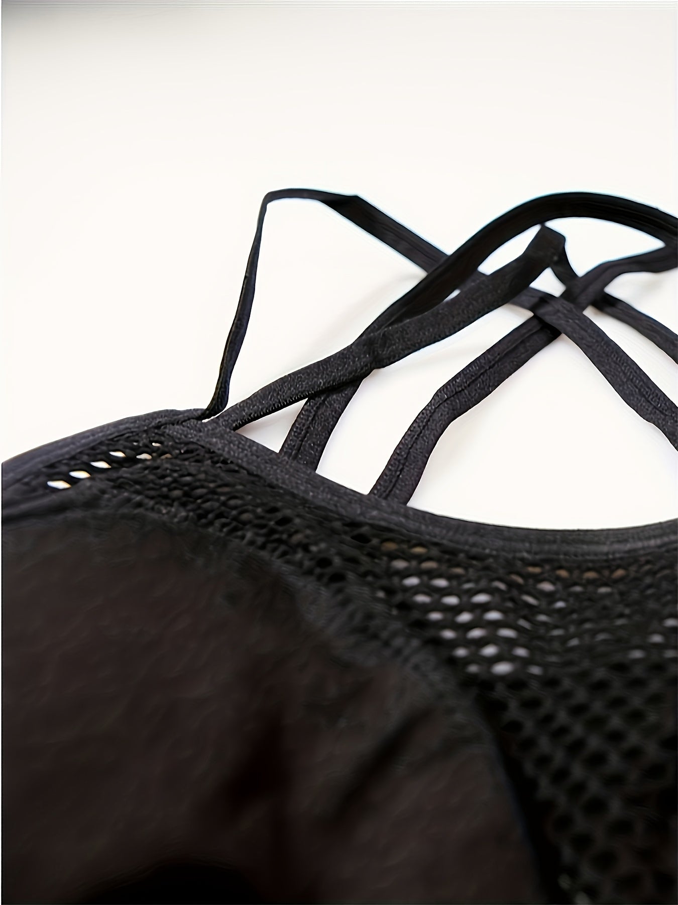 Women's Seamless Sports Bra with Removable Pads Mesh Insert Breathable Cross-Back