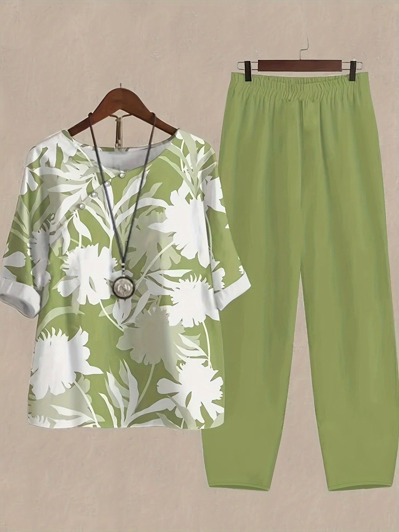 Women's Floral Print Two-Piece Outfit with Crew Neck Top and Elastic Waist Pants