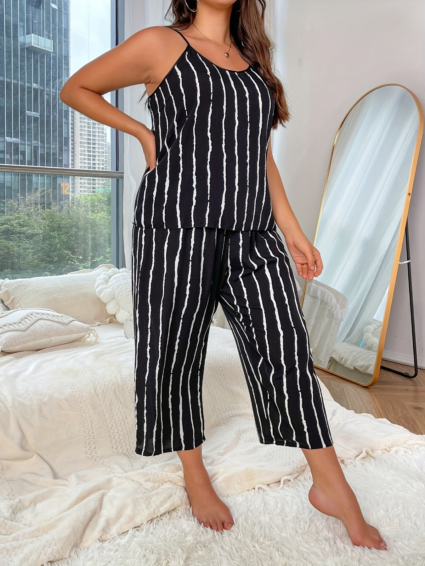 Conjunto de falda con tirantes de tamaño grande a rayas en negro y blanco para mujer