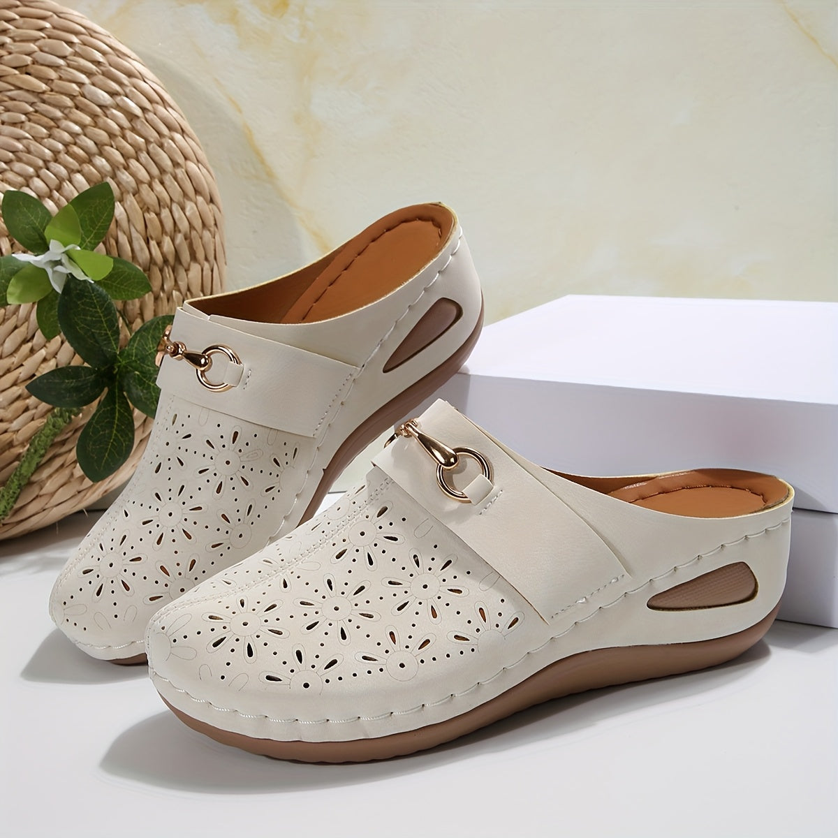 Women’s Summer Slide Sandals Lightweight Breathable Closed Toe Mules