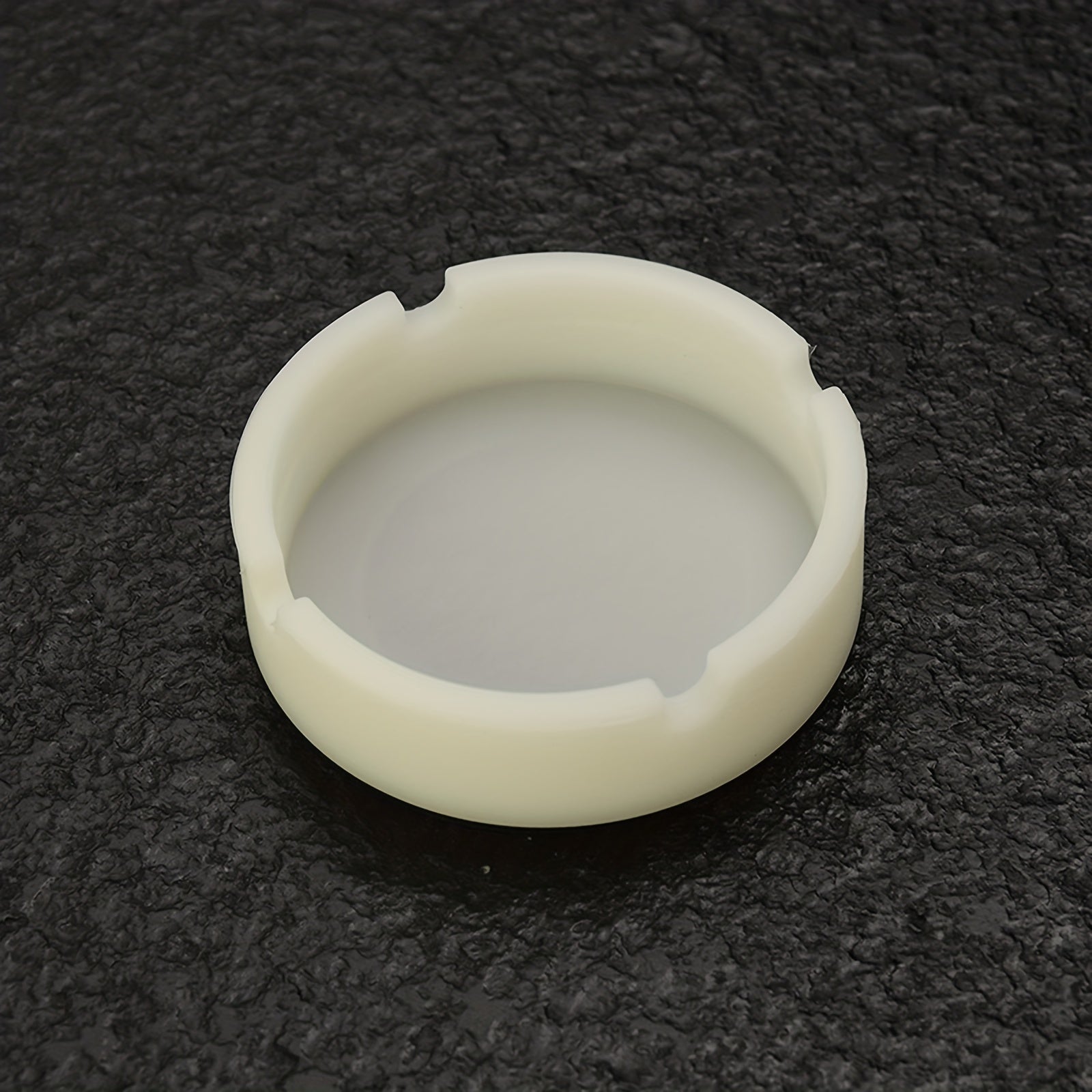 Unisex Silicone Luminous Round Ashtray Fluorescent Smoking Accessory