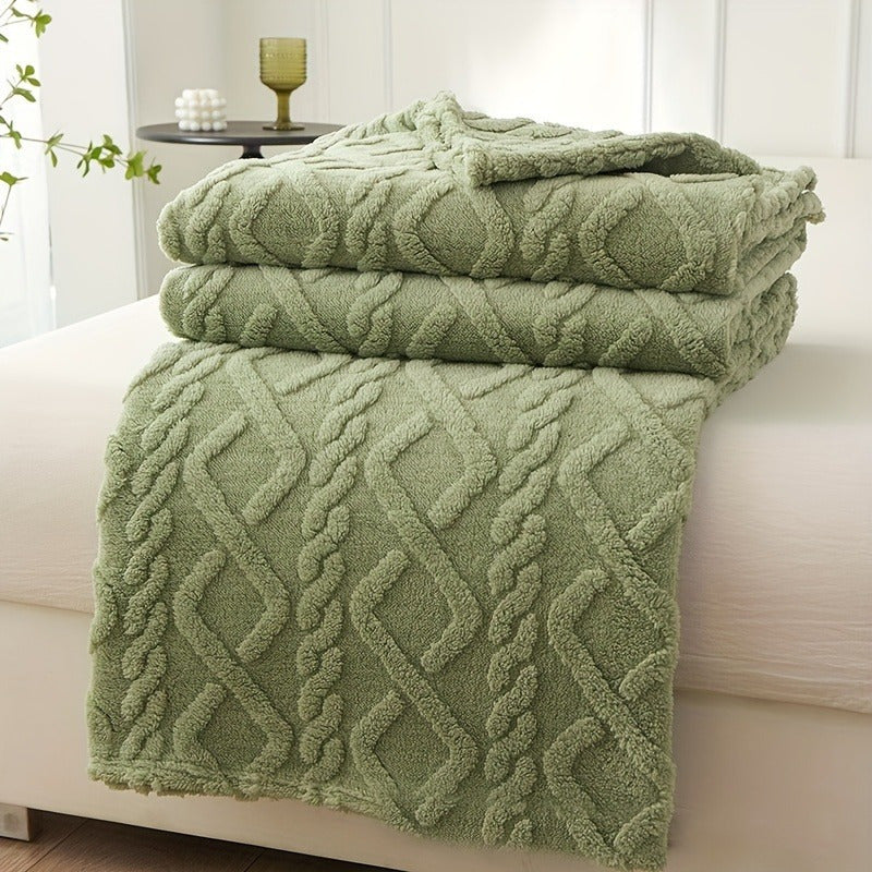 Coral Fleece Blanket with Diamond Pattern Ultra-Soft Warm Lightweight Polyester for Bed Sofa Travel