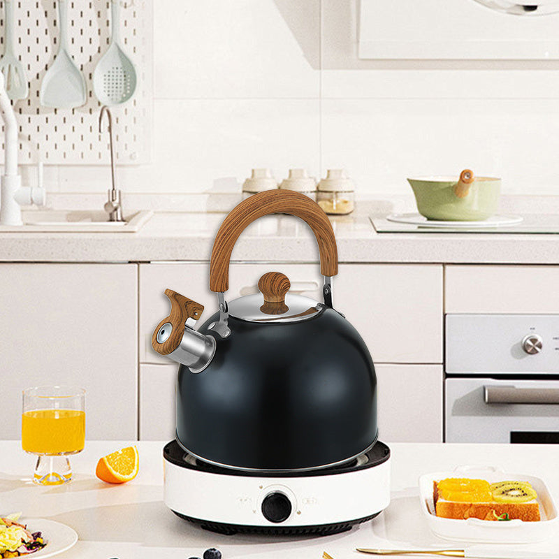 Bodomli yog'och yong'oq tutqich va tugma bilan jihozlangan zanglamaydigan po'latdan yasalgan chiyillovchi choy qozoni, qattiq foydalanish uchun qora, qaynatilgan suv uchun mo'ljallangan.