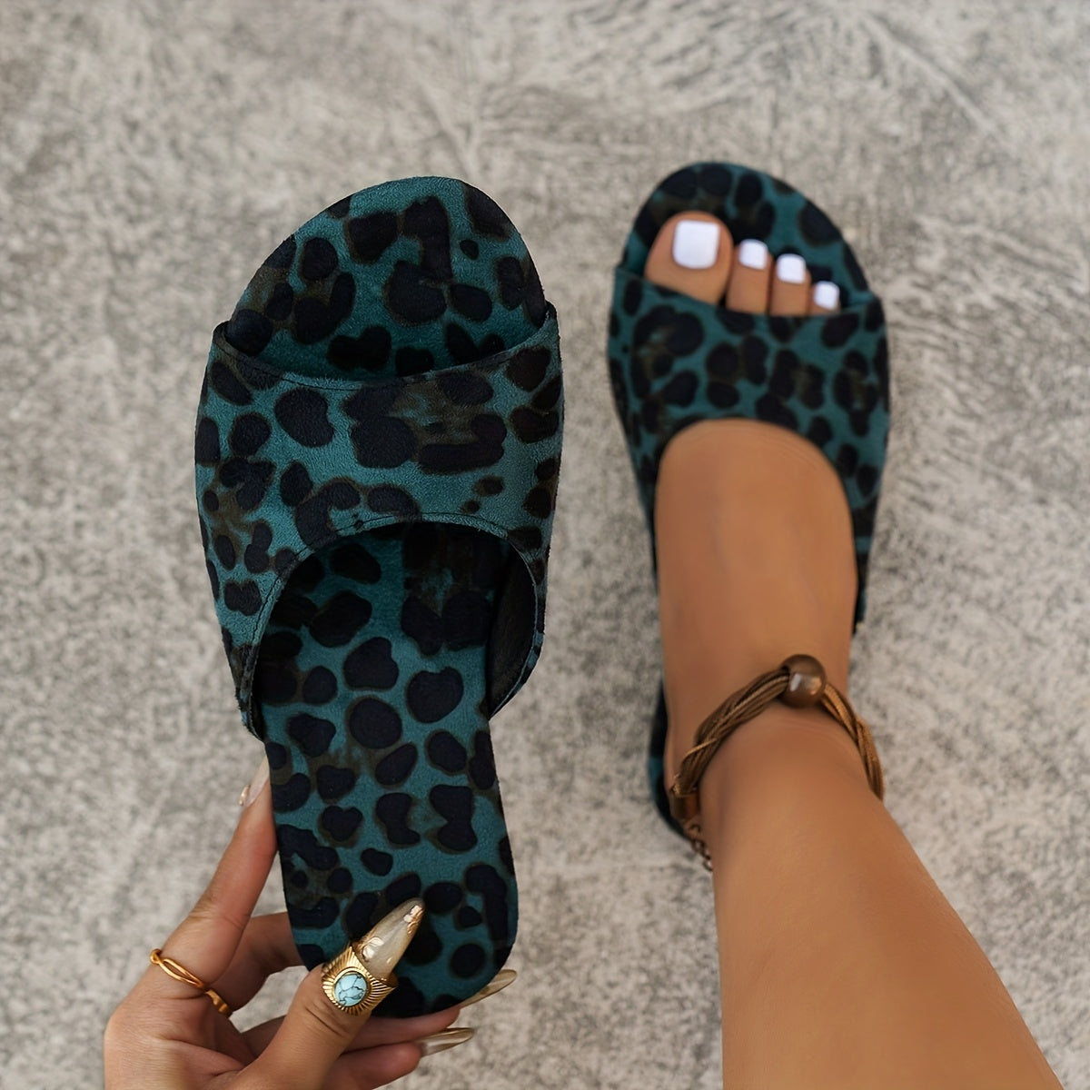 Ayollar uchun leopard bosma slayd sandalki, tekis yozgi poyabzal, strapli